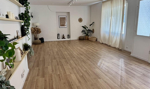 Looking for space to rent? Ideal for an office, studio, or medical practice.