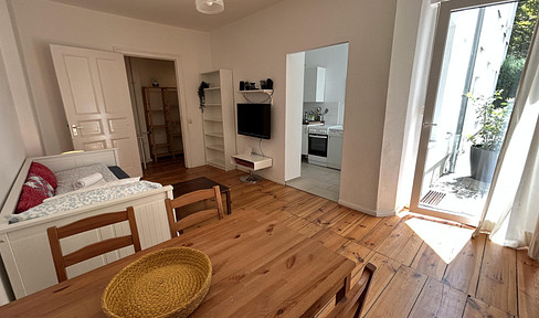 Cozy two-room apartment in a prime location in Prenzlauer Berg.