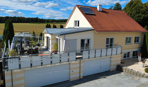 Detached house in a secluded location with no possibility of future development, also suitable as a multi-generational home. It contains 3 living units.