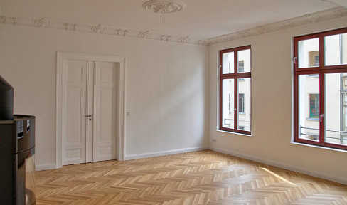 Luxus 3-Zimmer-Wohnung mit Einbauküche, Kamin und großem Balkon