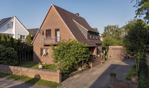 Rented two-family house with a spacious garden.