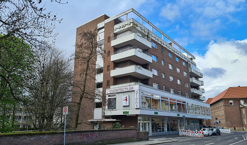 169 m² directly adjacent to Moers Castle Park - Potential for conversion into living space - €1,390 per m².