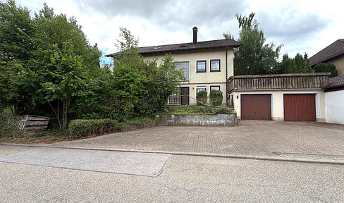 Großes, schönes Zweifamilienhaus * in Loßburg-Betzweiler