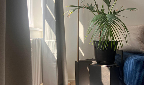 Beautifully furnished, recently renovated apartment in Schöneberg, with a sunny balcony and fitted kitchen.