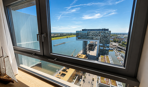 Exclusive 2-room apartment in the Kranhaus Nord building – 16th floor with spectacular views of the Rhine.