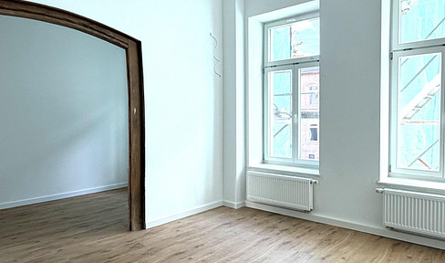 Erstbezug nach Kernsanierung - großzügige Altbauwohnung perfekt für Paar / 2er WG