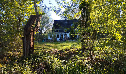 Half-timbered house in a unique location on the edge of the forest.