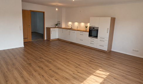 Großzügige, helle 4 Zimmer Wohnung