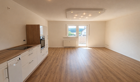 Großzügige, helle 4 Zimmer Wohnung