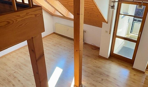 No agency fees – 1.5-room attic apartment directly next to Grüttpark | 2 parking spaces included.