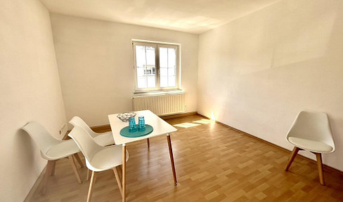 *Helles WG-Zimmer* mit EBK und allg. Balkon