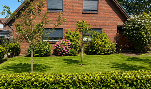 Spacious detached house, renovated and versatilely usable.