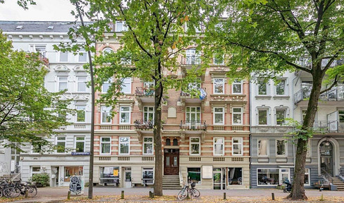 Freshly renovated, partially furnished attic apartment in Eimsbüttel!