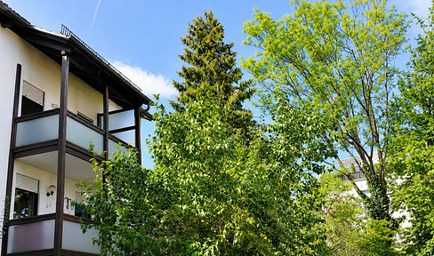 Beautiful 2-room apartment with balcony in Alt-Perlach, available directly from the owner.