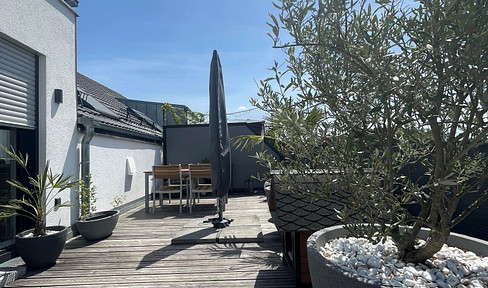 Stilvolle 3-Zimmer-Dachgeschosswohnung mit 32 m² Süd-Dachterrasse
