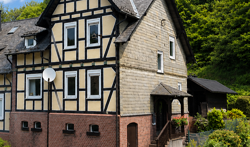 No fees | Plenty of space for family, living, and working.