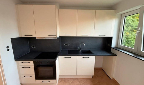 Helle 2-Zimmer-Wohnung mit moderner Küche & Balkon