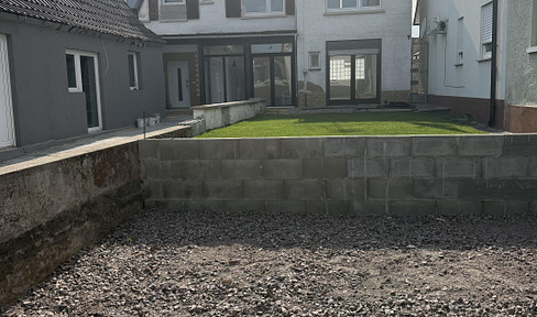 Completely renovated house, including two parking spaces and a garden.