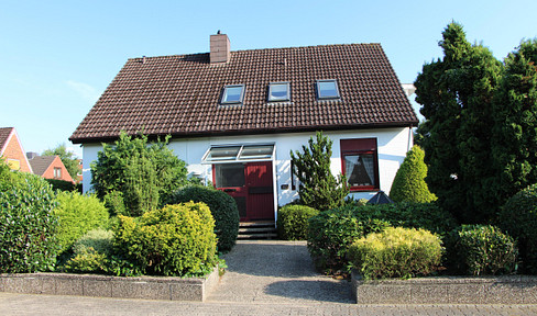 Großzügiges Einfamilienhaus mit vermietetem Obergeschoss