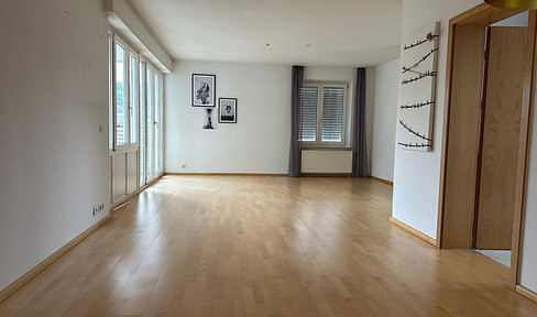 Helle 4-Zimmer-Wohnung mit Balkon und Stellplatz in Steinheim