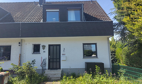 Semi-detached house with gas heating (installed in 2019), a south-facing terrace, and a spacious plot of land (400 square meters).