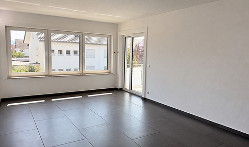 Provisionsfrei: Helle 3-Zimmer-Wohnung mit Loggia, Fußbodenheizung & Stellplatz in Hügelsheim