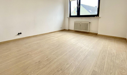 Charming 2-room apartment with balcony – available immediately.