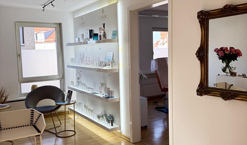 FOR RENT: OFFICE SPACE WITHIN A HOLISTIC PRACTITIONER'S CLINIC, LOCATED IN THE CENTER OF WINNENDEN.