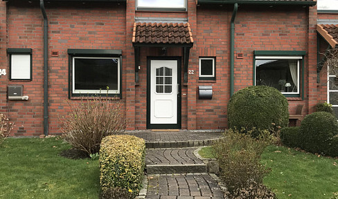 Charming, cozy, and centrally located – a terraced house with a terrace and garden in the heart of Hittfeld.