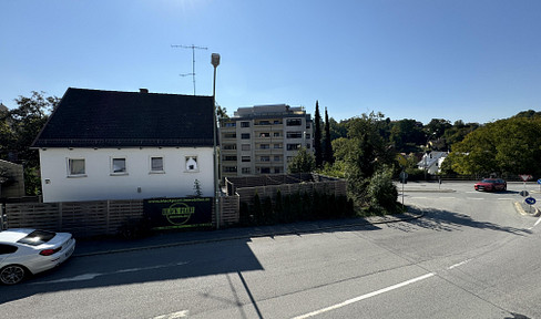 PRICE REDUCED: Two plots of land with three houses and development potential, located in Landshut.