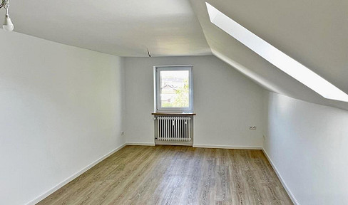 Helle 3-Zimmer-Dachgeschosswohnung mit Stellplatz und separatem Gartenanteil