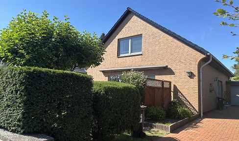 Commission-free: Detached single-family house with 154 m² of living space and a conservatory in Reinbek.
