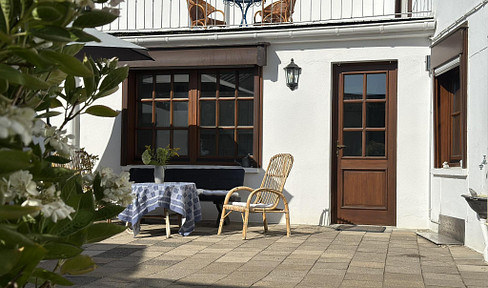 Rare Opportunity: Charming house with a courtyard and 1,450 m² of land in Oidtweiler.