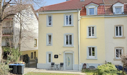 Zentrumnahes Dreifamilienhaus mit großem Garten und Hohentwielblick – alle Wohnungen bezugsfrei