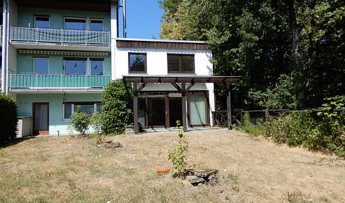 Commission-free / Located in a quiet, wooded area / Requires renovation.