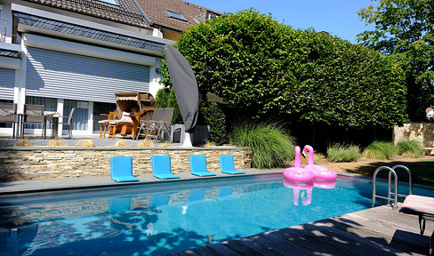 Exklusive Wohlfühloase in GE-Resse: 214 m² Luxus, Schreiner-Einbauten & traumhafter Naturpool