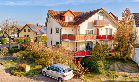 Neuwertiges und aufgeteiltes MFH mit 4 leeren Wohnungen! Provisionsfrei!