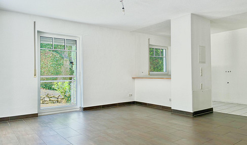 Neu renovierte EG-Wohnung mit Garten, Terrasse und Stellplatz in Neu-Anspach