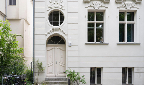 Rarität! Barrierefreie Gartenwohnung in Neobarock-Villa!
