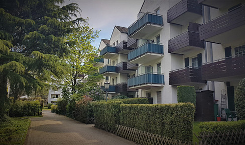 3-room apartment in Düsseldorf-Hassels with three balconies and a parking space in an underground garage.