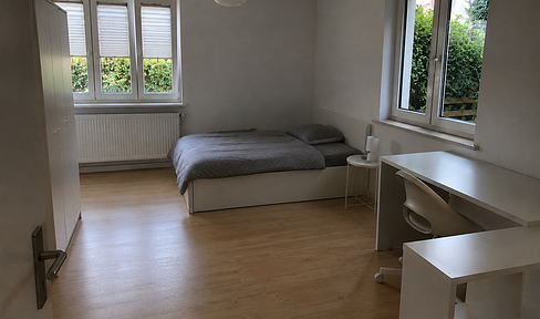 Möbliertes 18 m² WG-Zimmer mit Balkon in Kamp-Lintfort
