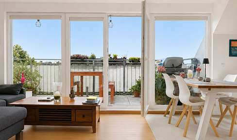 Commission-free: Live above the rooftops of Berlin - stylish, flooded with light, and exceptionally quiet.