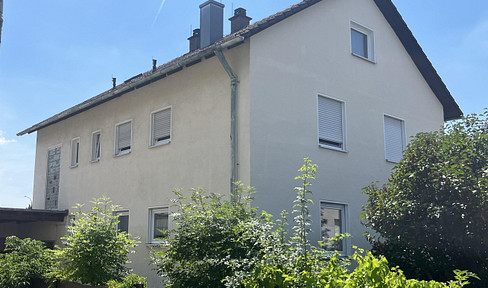 Commission-free: Well-maintained two-family house with a garden and garage, located in a desirable residential area of Weiden.