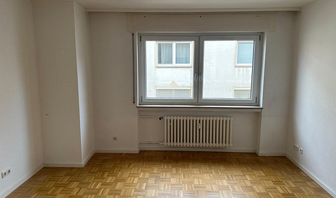Large room in a shared apartment with 3 people, located in the old town of Mainz.