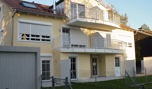 Moderne 3-Zimmer Wohnung mit Balkon, EBK und Garage