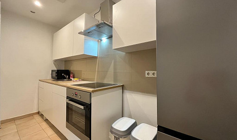 Beautiful 2-room apartment with a kitchen on the ground floor.