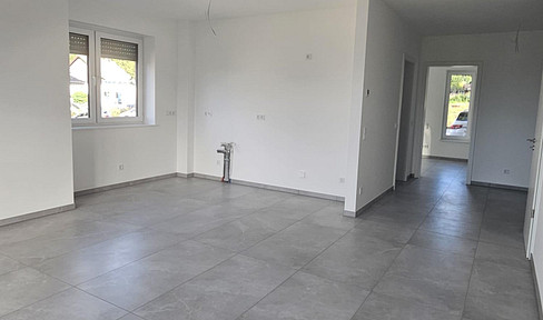 **Stylish new construction charm! Bright, centrally located ground-floor apartment!**