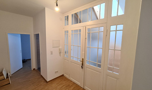 Renovated apartment in a historic building, located in the heart of Bockenheim.