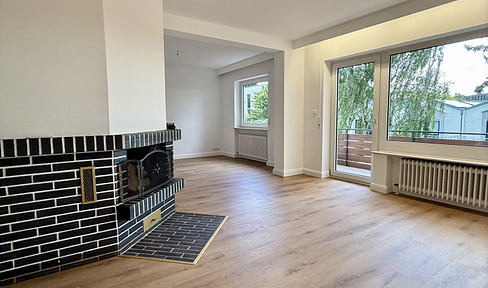 Helle, frisch sanierte 3-Zimmerwohnung mit großem Balkon und Blick ins Grüne