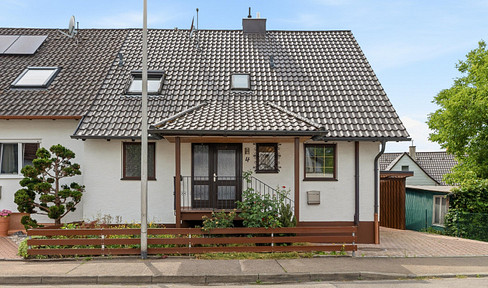 Move in right away – Semi-detached house with an easy-to-maintain garden in Senden.